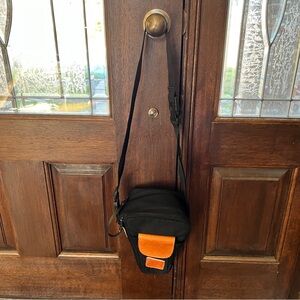 Quantaray Camera Holster Waist Bag Shoulder Strap & Belt Loop Black w/Leather